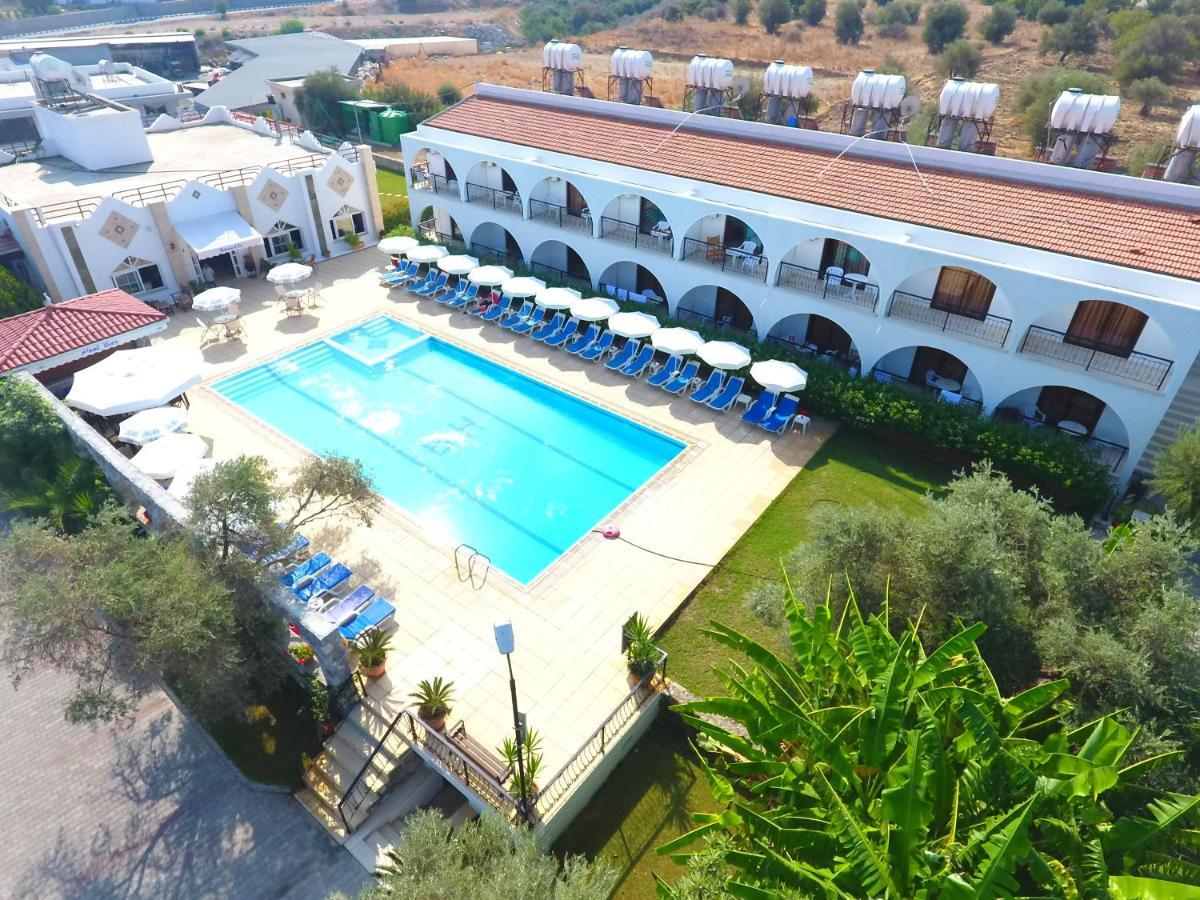 Bare Hill Holiday Apartments Krini Buitenkant foto