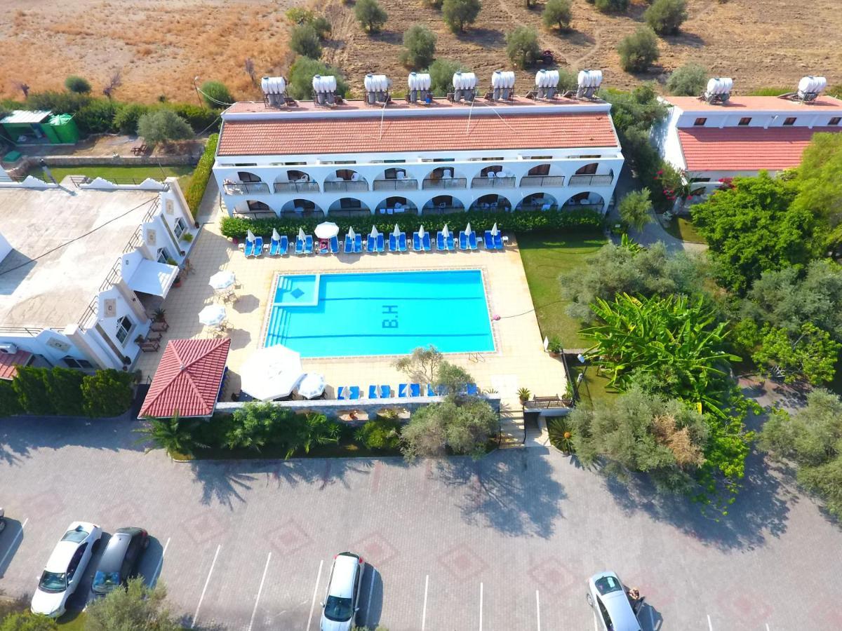 Bare Hill Holiday Apartments Krini Buitenkant foto
