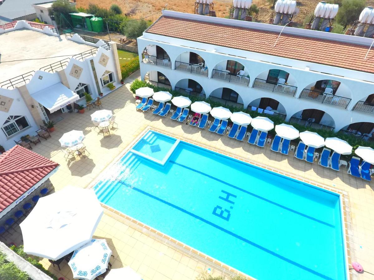 Bare Hill Holiday Apartments Krini Buitenkant foto