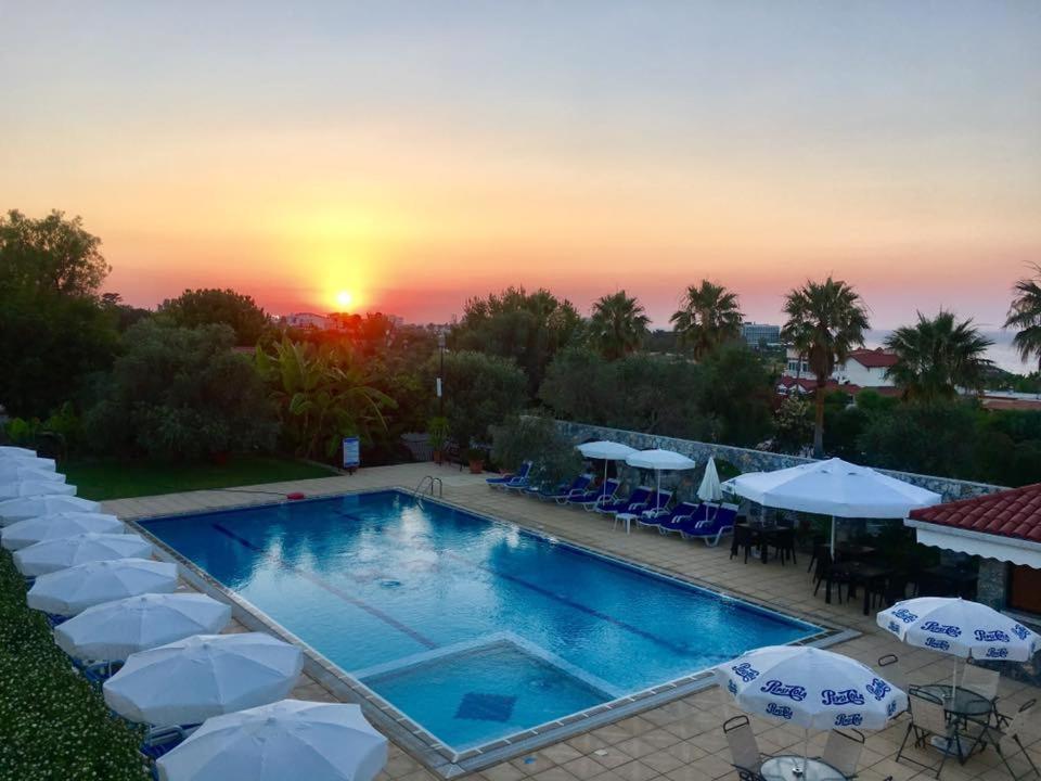 Bare Hill Holiday Apartments Krini Buitenkant foto