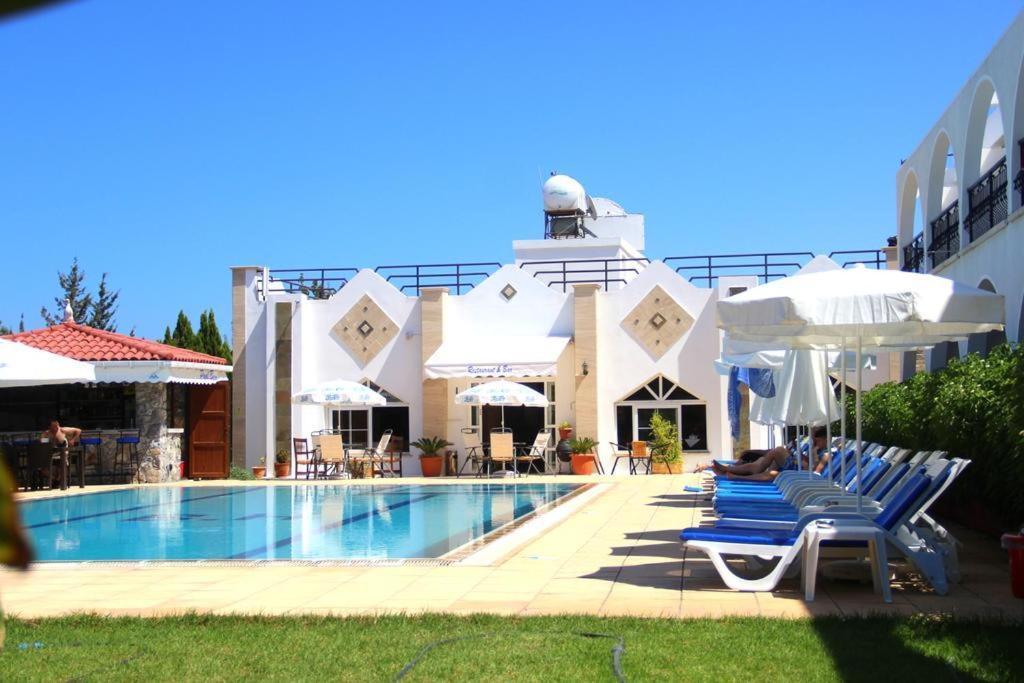 Bare Hill Holiday Apartments Krini Buitenkant foto