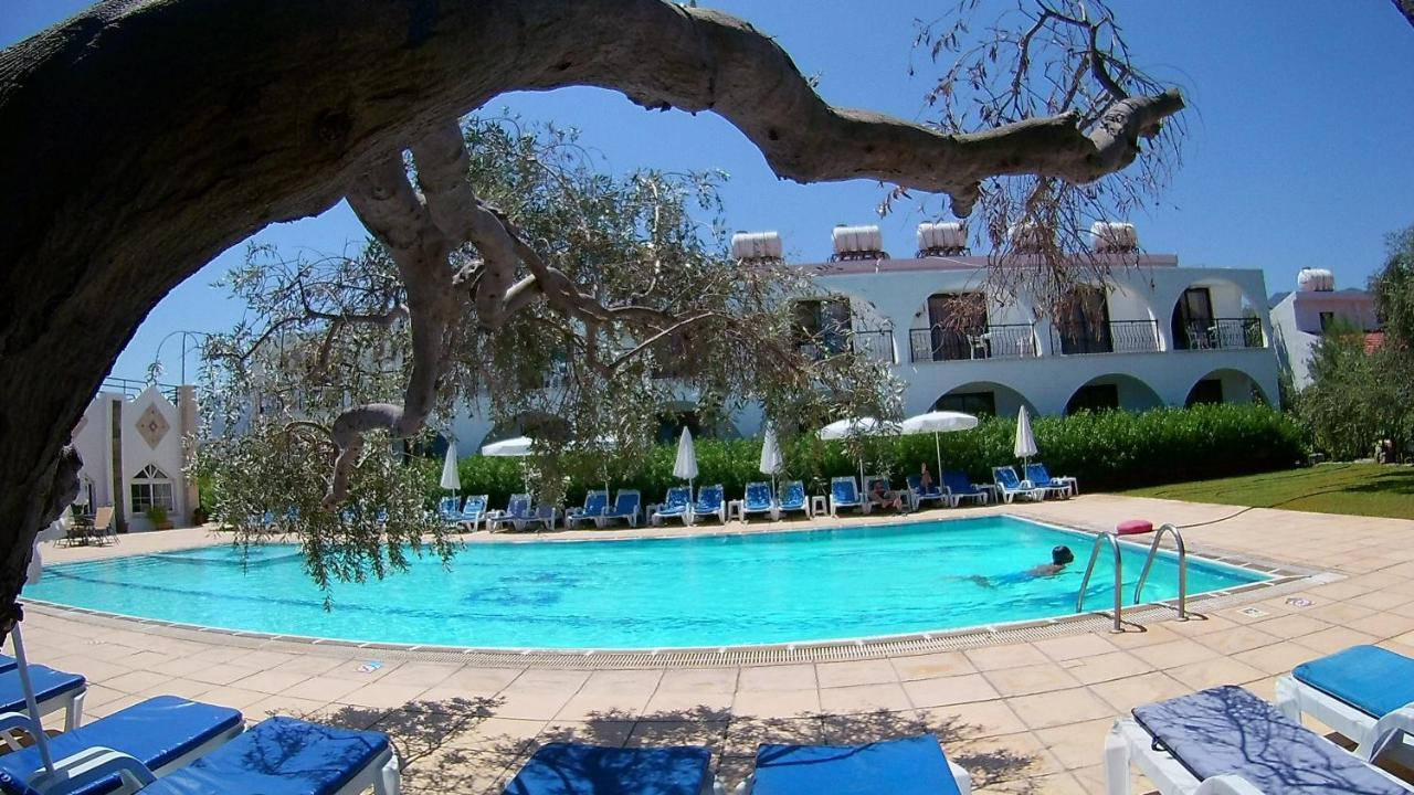 Bare Hill Holiday Apartments Krini Buitenkant foto