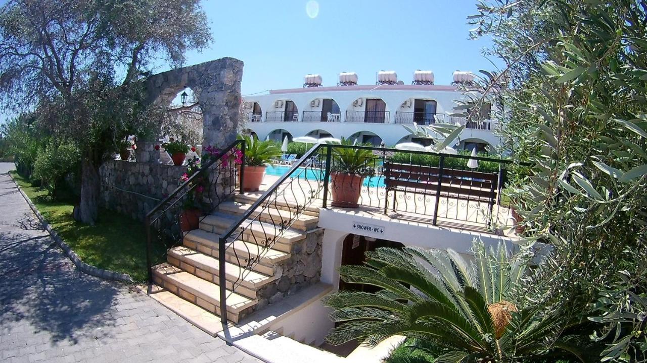 Bare Hill Holiday Apartments Krini Buitenkant foto