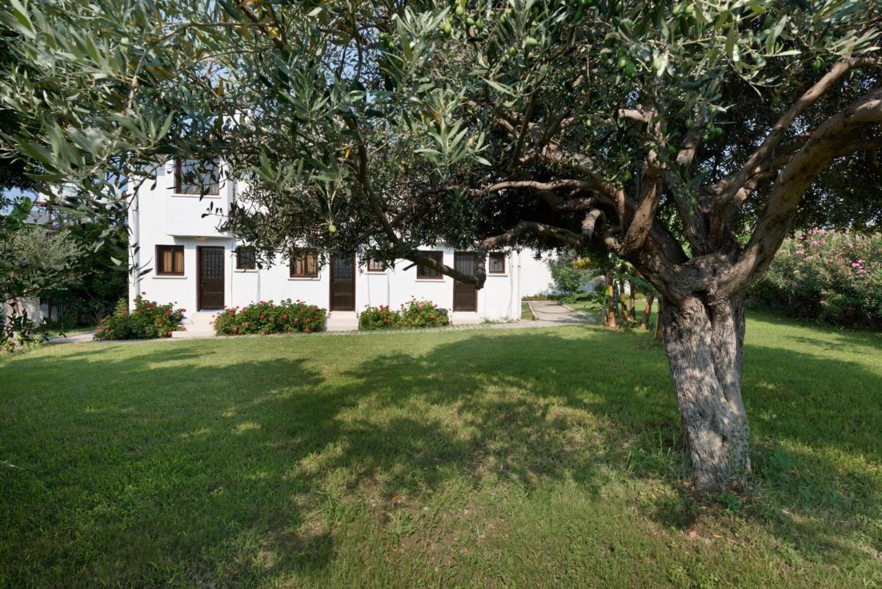 Bare Hill Holiday Apartments Krini Buitenkant foto