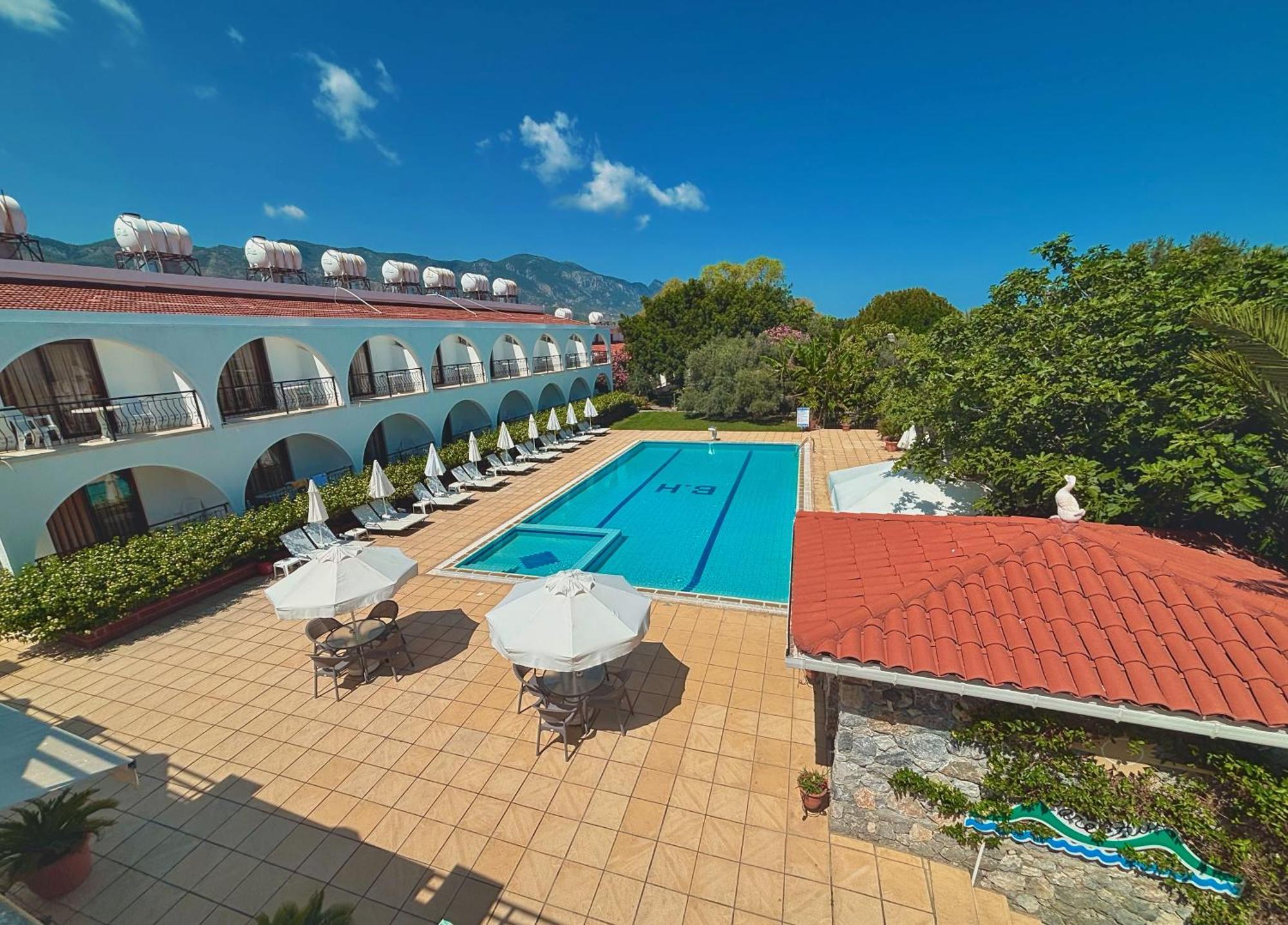Bare Hill Holiday Apartments Krini Buitenkant foto