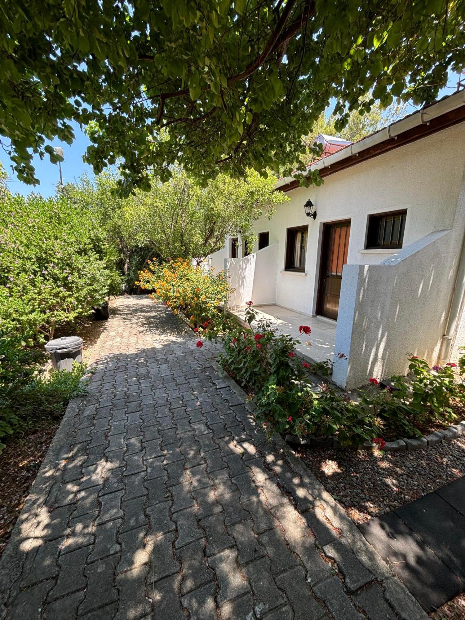 Bare Hill Holiday Apartments Krini Buitenkant foto